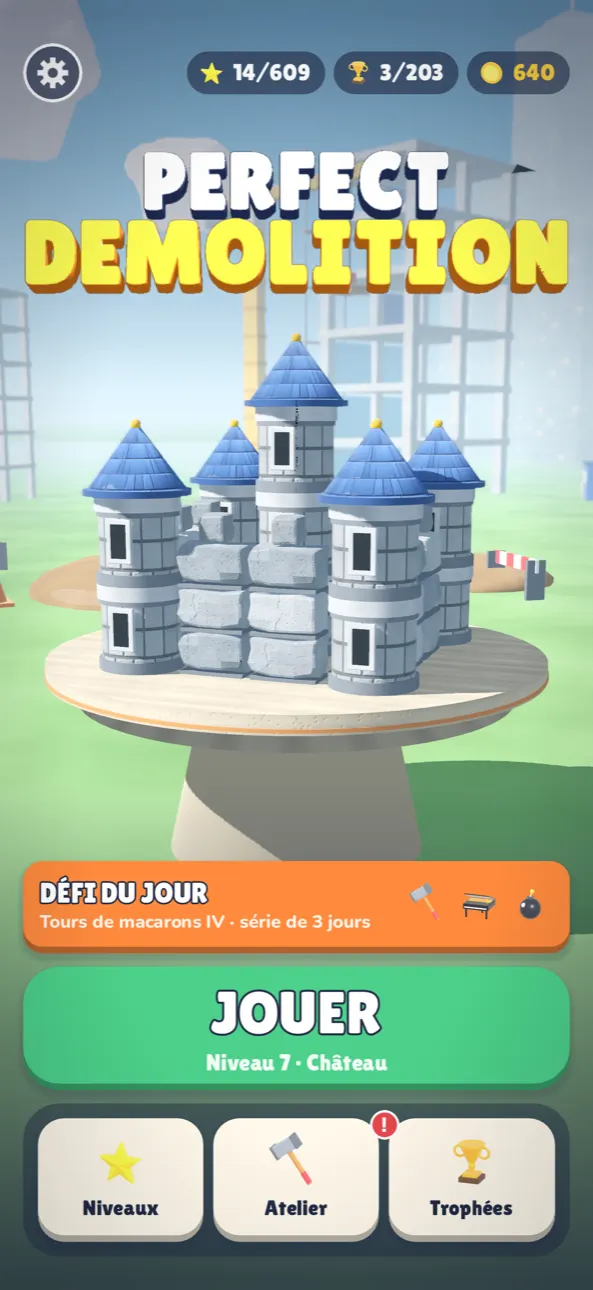 L’accueil : le titre en lettres 3D au-dessus d’un château à démolir, le défi du jour et le bouton « Jouer · Niveau 7 »